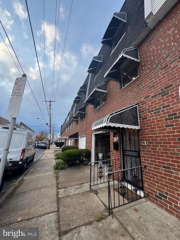 Building Photo - 441 W Shunk St