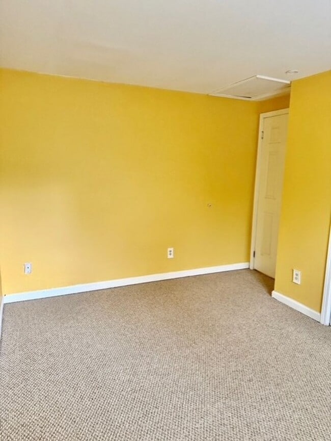 Building Photo - 120 Hinsdale St