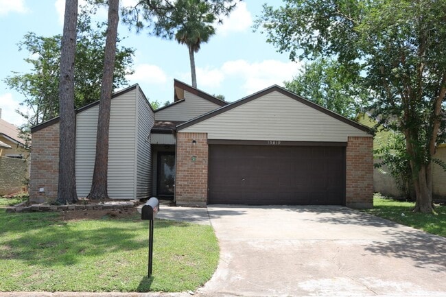 Primary Photo - 15819 Spruce Point Dr