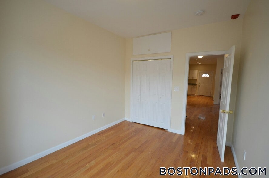 Building Photo - 16 Chelsea St