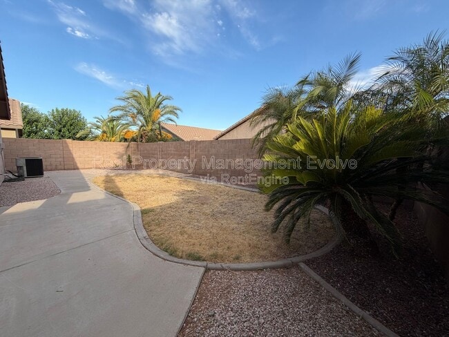 Building Photo - 15847 W Saguaro Ln