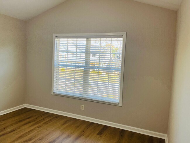 Building Photo - Wow! Check out this charming 3 bedroom 2.5...