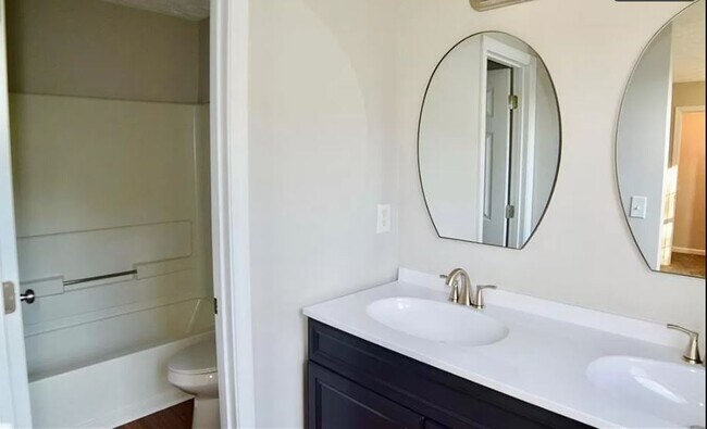 Primary Bedroom Bathroom - 3650 Regency Park Dr
