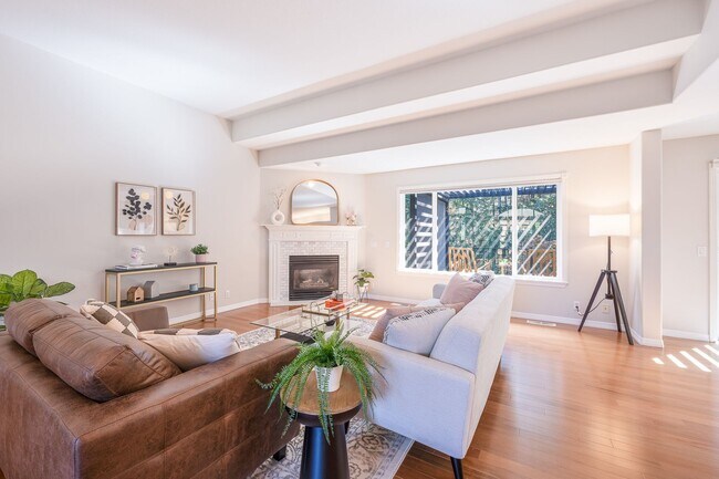 Building Photo - PRICE REDUCTION 5 Bedroom Home in the Sought-After Hillshire Estates of Bull Mountain