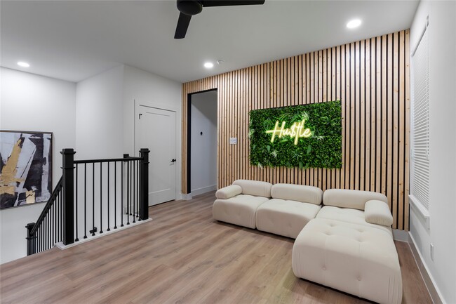 Building Photo - 3115 Armada Dr