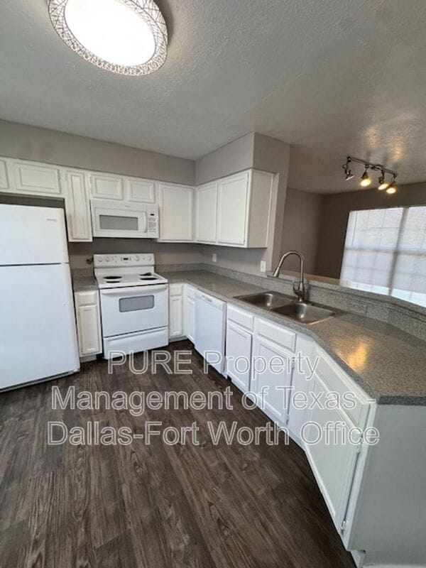 Building Photo - 806/104 Castleglen Drive