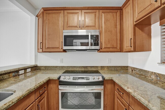 Building Photo - 2201 SE 9th St