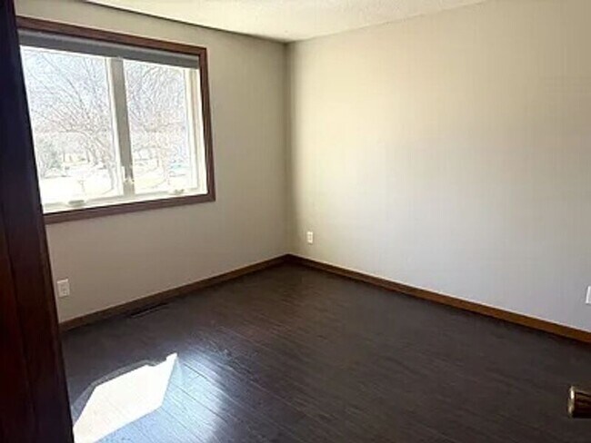 Building Photo - 7431 Rosewood Ln N