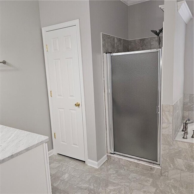 Building Photo - 2318 Talamill Dr NE