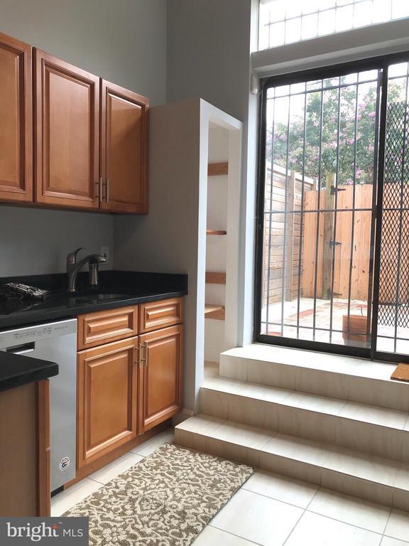 Building Photo - 1231 Linden Pl NE