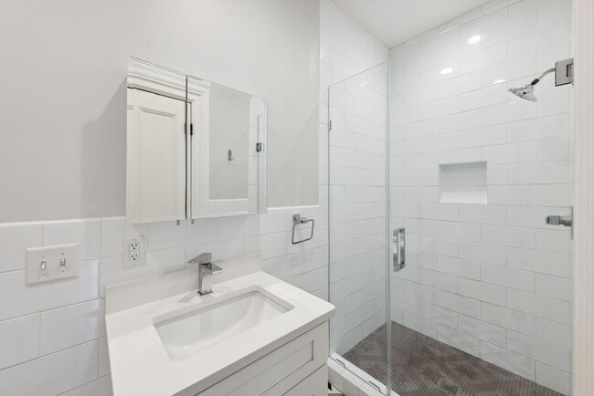 Building Photo - Historic One Bedroom Apartment in Downtown Savannah