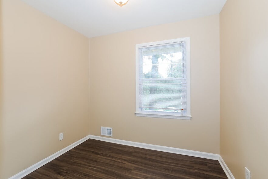 Building Photo - 3358 Creekway Dr