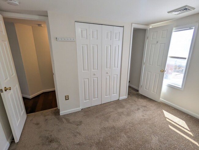 Building Photo - Charming two level row house in downtown Frederick available now!