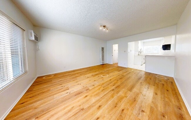 Interior Photo - 351 S. Manhattan Pl