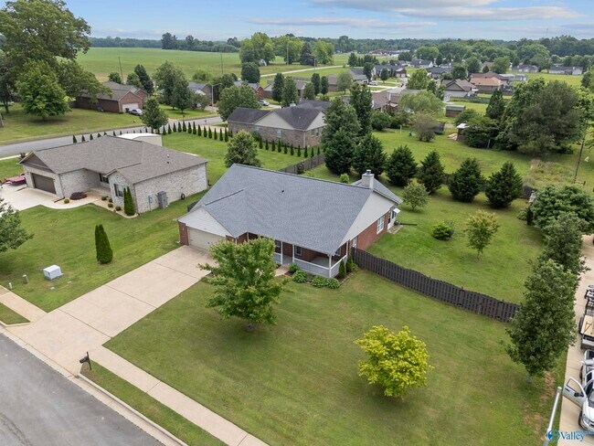 Building Photo - 108 Landings Way Dr