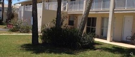 Building Photo - 2411 N Oleander Ave