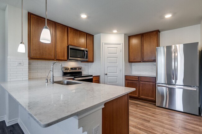 Building Photo - Welcome home to this 3-bedroom 2.5-bath in the desirable Marbella community