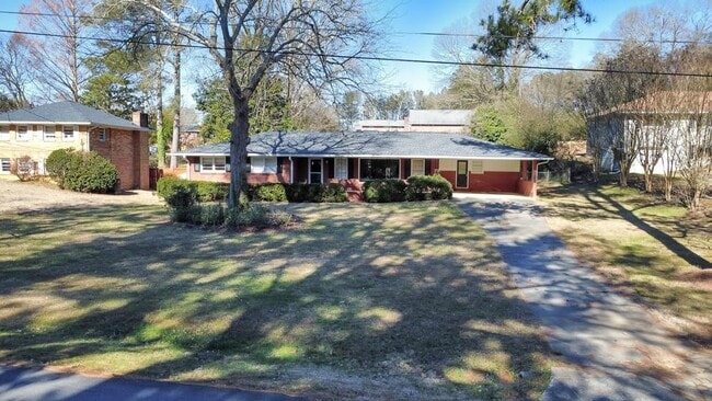 Building Photo - 909 Rosedale Dr