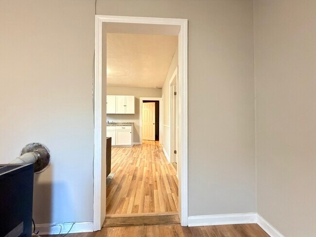 Building Photo - 16 1/2 Winslow St