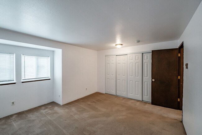 Building Photo - 415-01 Krasilovsky