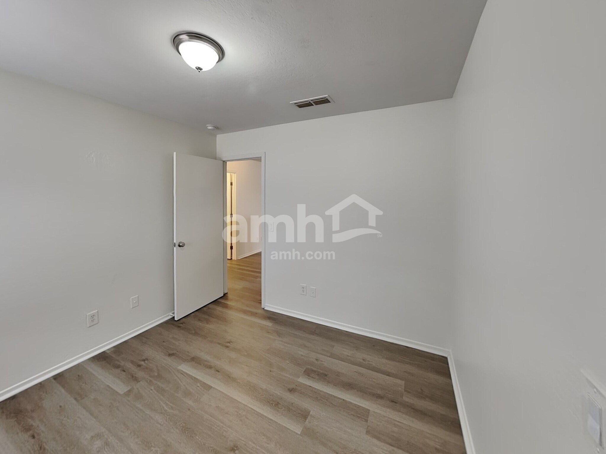 Building Photo - 12717 W Paradise Dr