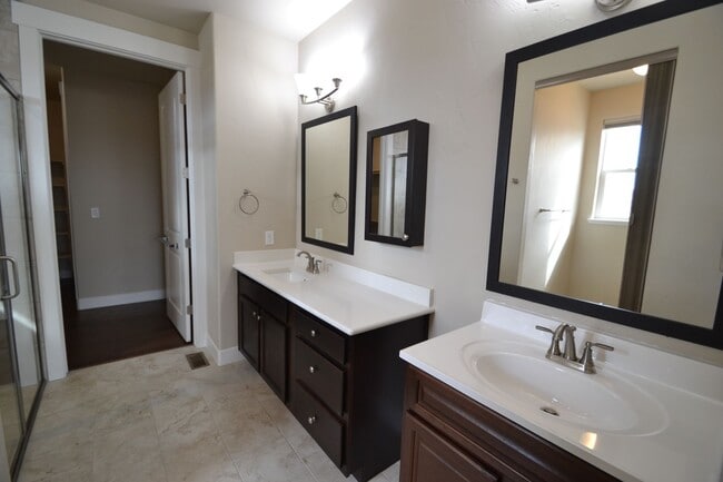 Building Photo - 3 Bedroom Ranch with Finished Basement Available Now!