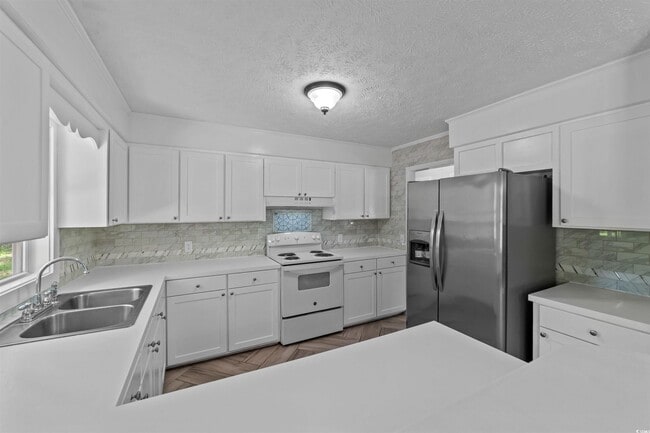 Building Photo - 1401 Twin Oaks Dr