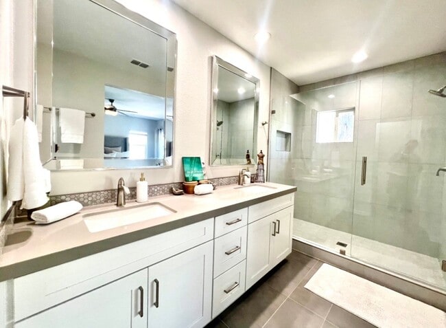 Building Photo - 1900 6th St