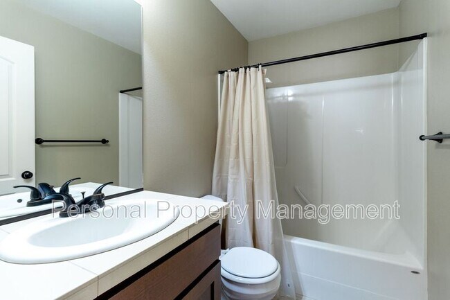 Building Photo - 2621 NE 131st Ave