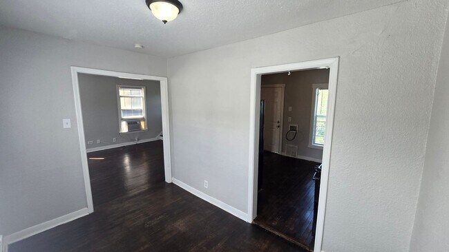 Building Photo - 407/409 Natalen Avenue