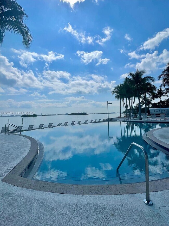 Building Photo - 650 NE 64th St