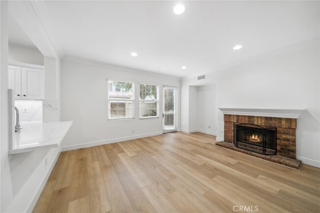 Building Photo - 236 Terra Cotta