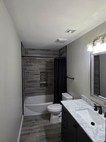 Building Photo - 3941 W Bamboo Dr