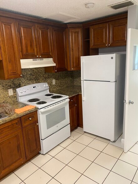 Building Photo - 3483 Coral Springs Dr