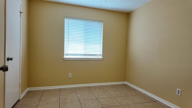 Building Photo - 7003 Glen Rosa Dr