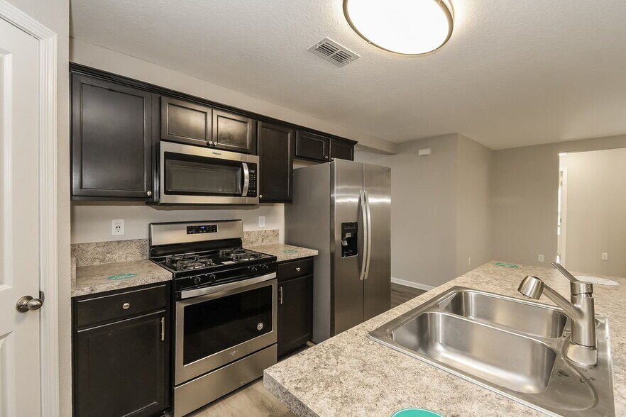 Building Photo - 3059 Firethorn Ave
