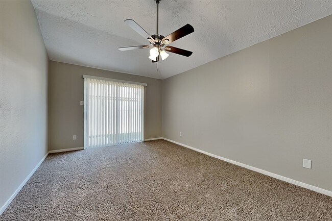 Building Photo - 10542 Waving Fields Dr