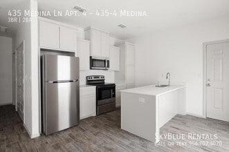 Building Photo - 435 Medina Drive Service Rd
