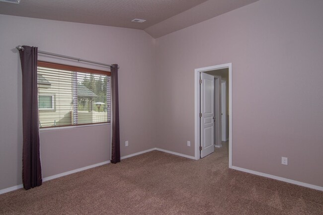 Building Photo - Single floor living 3 Bed 2 Bath home with...