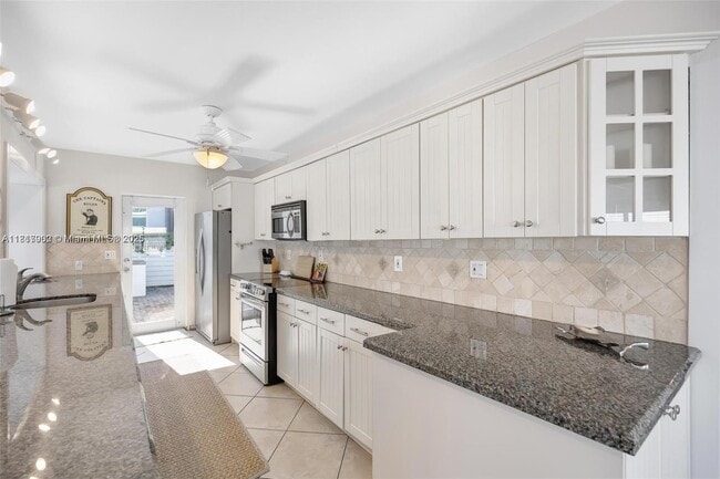 Building Photo - 230 Jolly Roger Dr