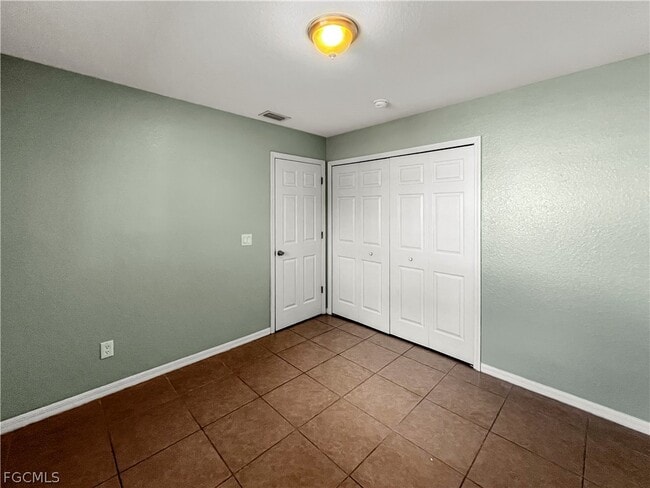 Building Photo - 1909 SW Santa Barbara Pl