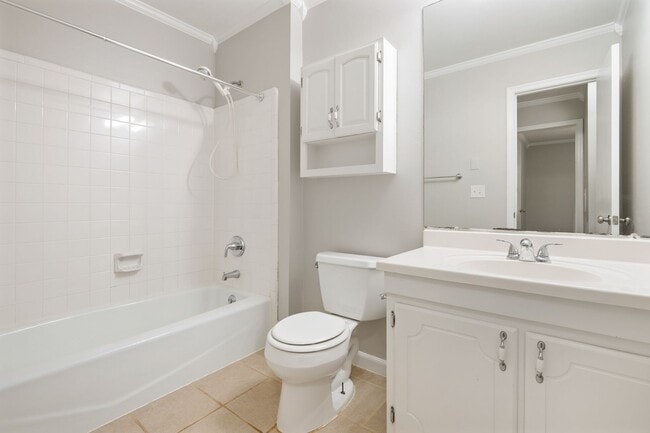 Building Photo - Renovated 3 Bed Ranch Style with large Fenced-in yard!