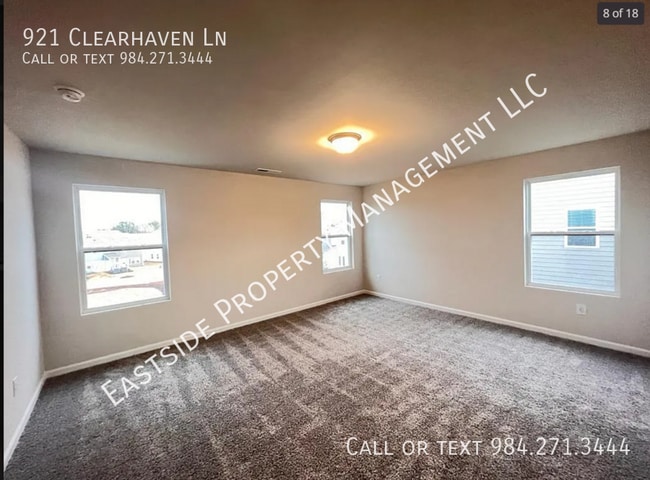 Building Photo - 921 Clearhaven Ln