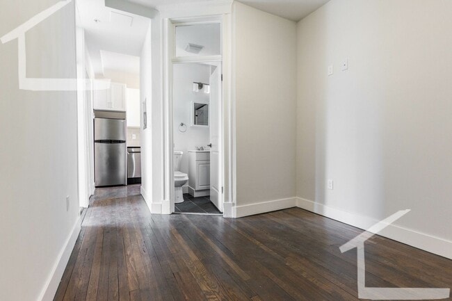 Building Photo - Avl 6/1- Renovated 2BR on Park Drive w/d in unit!