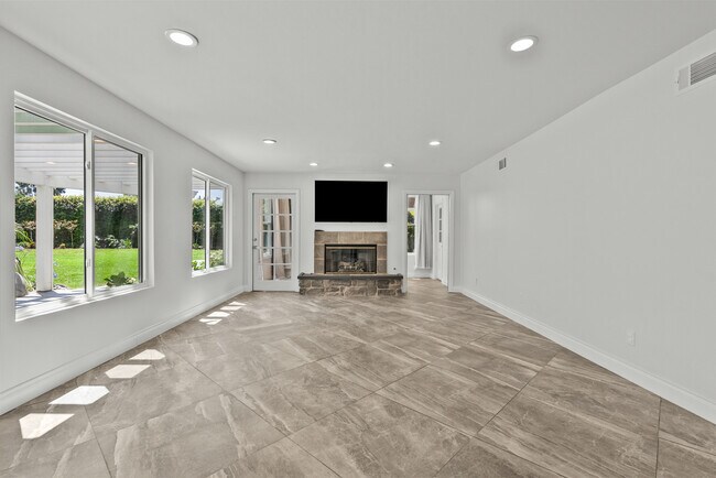 Building Photo - 618 Sinaloa Rd