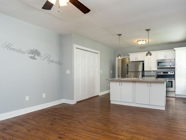 Building Photo - Updated 1 Bed / Bath Duplex on Lamont