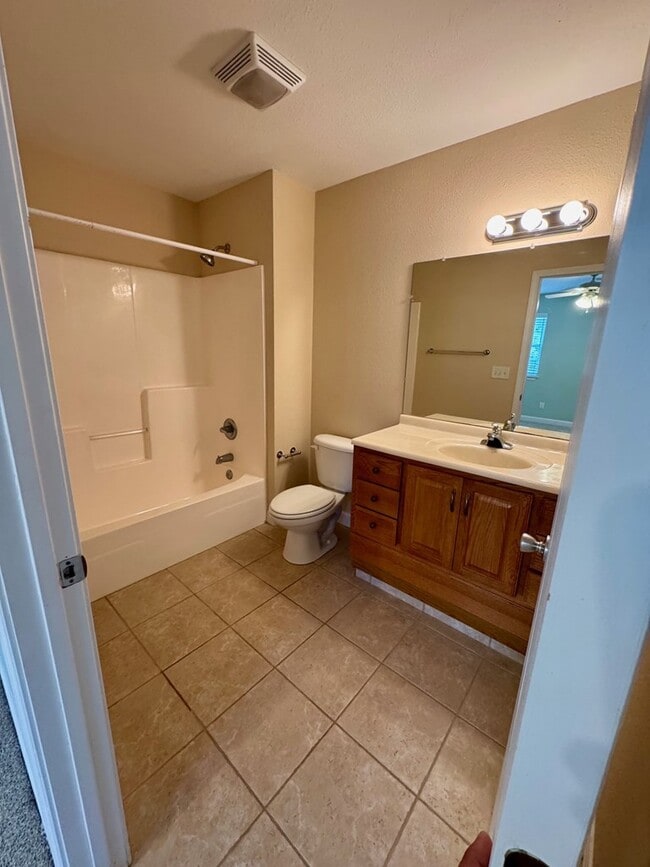 Building Photo - 208 Sawyer Ln