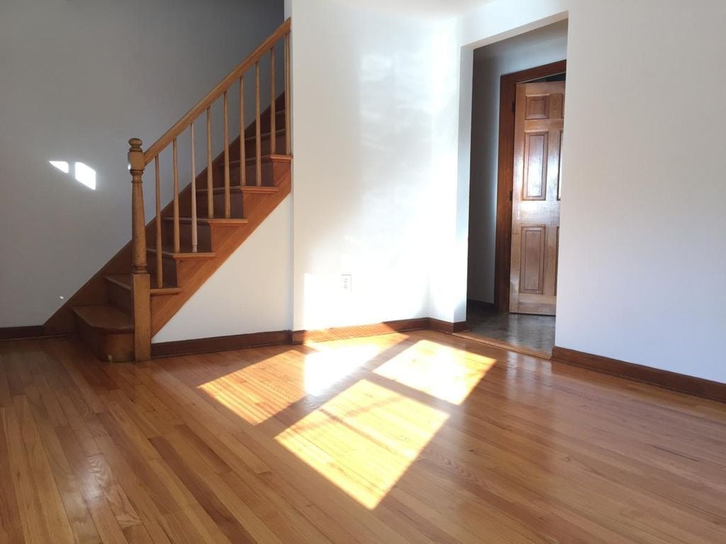 Lots of natural light - 1310 Slater Rd