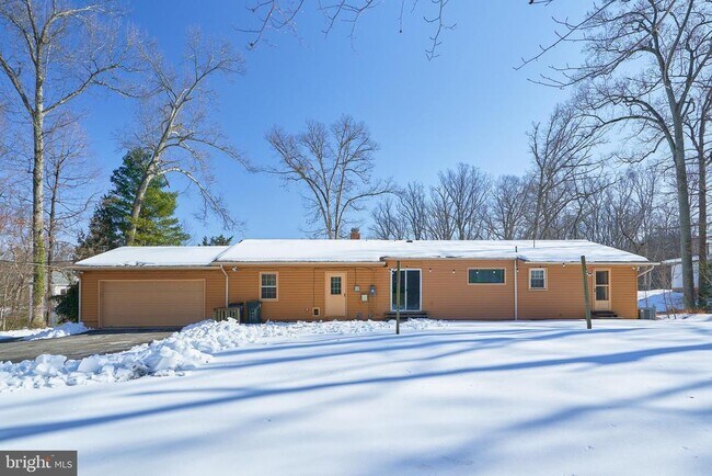 Building Photo - 500 Springvale Rd