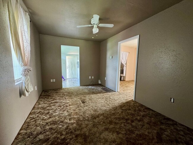 Building Photo - Adorable 2-Bedroom Home for Rent in Plant ...